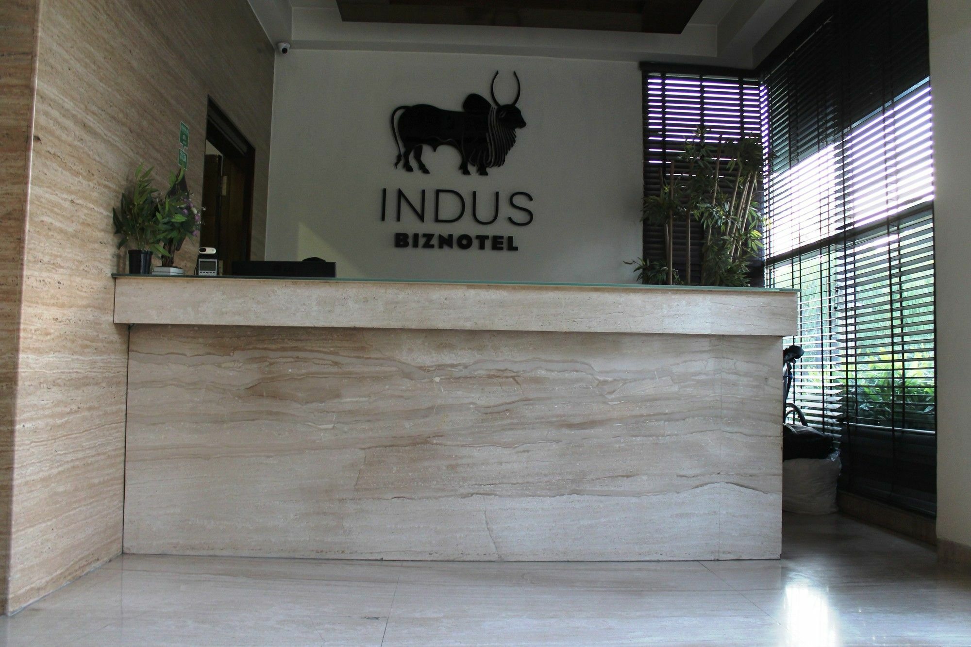 Indus Biznotel New Delhi Eksteriør bilde