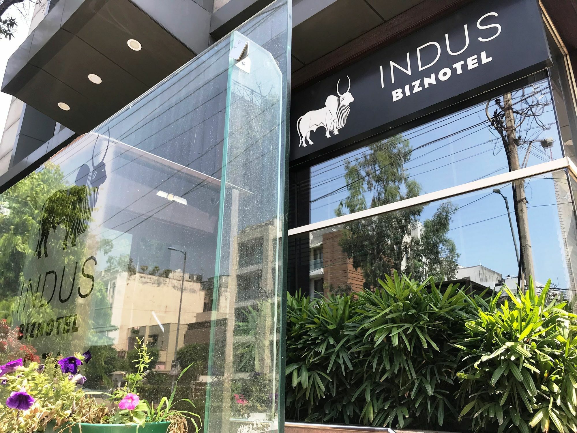 Indus Biznotel New Delhi Eksteriør bilde